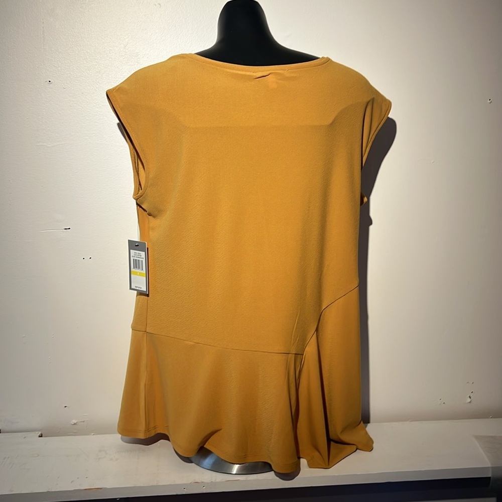 Ladies top - Picture 2 of 3